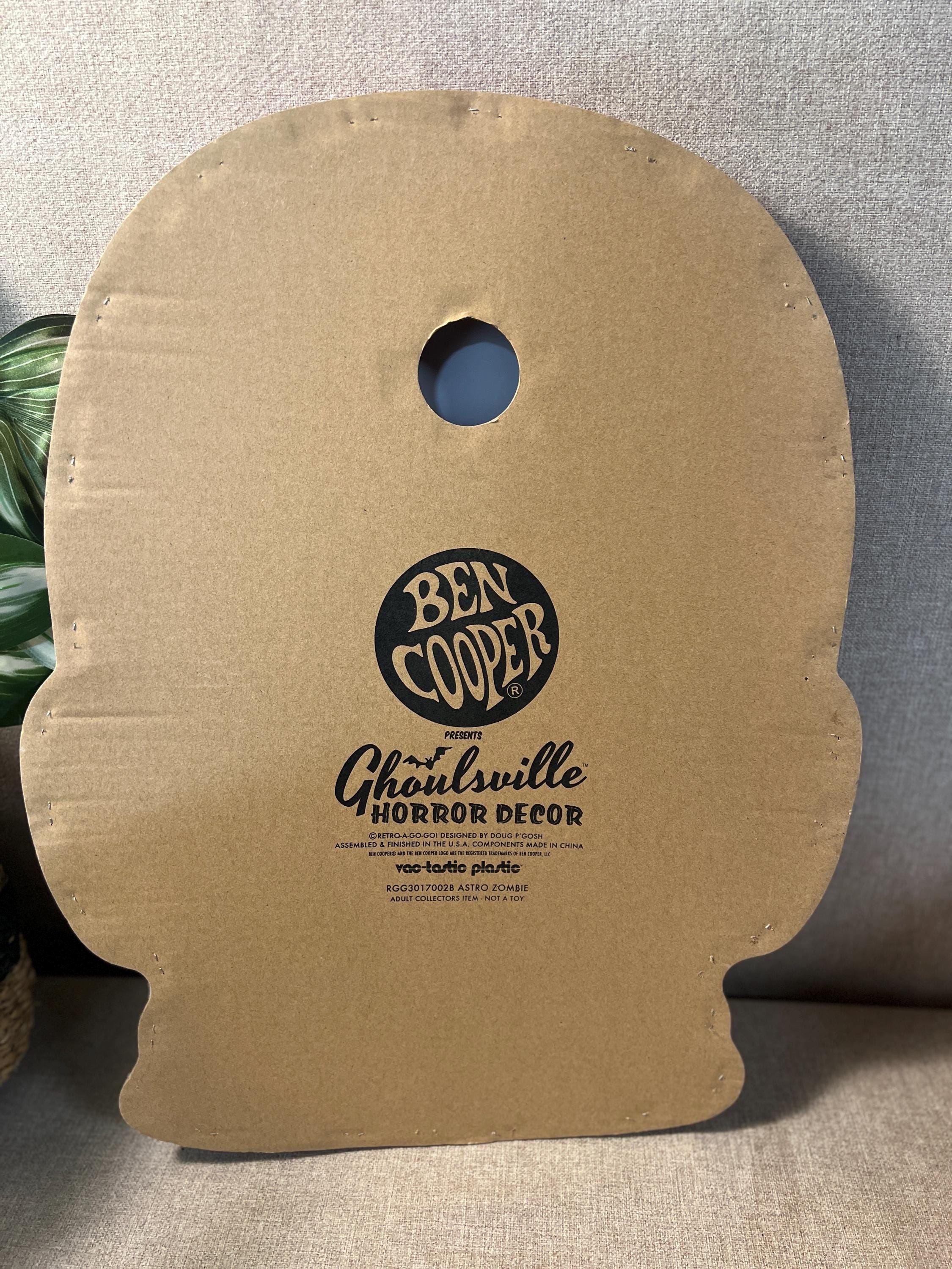 Retro-a-go-go! Ghoulsville  Space Invader Giant 3D Mask